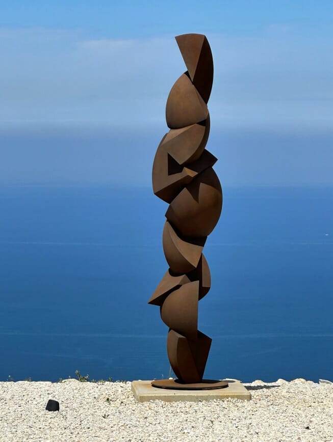 Anachar Basbous (Lebanon, born 1969), TOTEM. 250 x 50 x 50cm. Estimate: €60,000 - 80,000