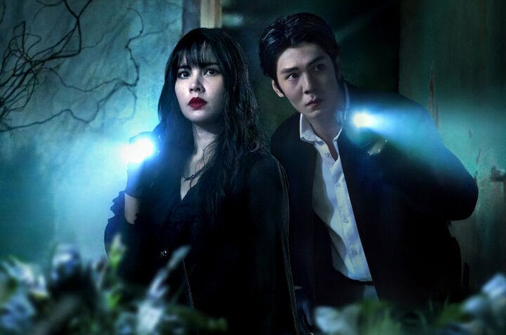 《花中寻凶：死亡与鲜花》 - Netflix