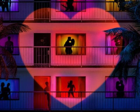 Sneaky Links : Plan Q ou plan couple ?