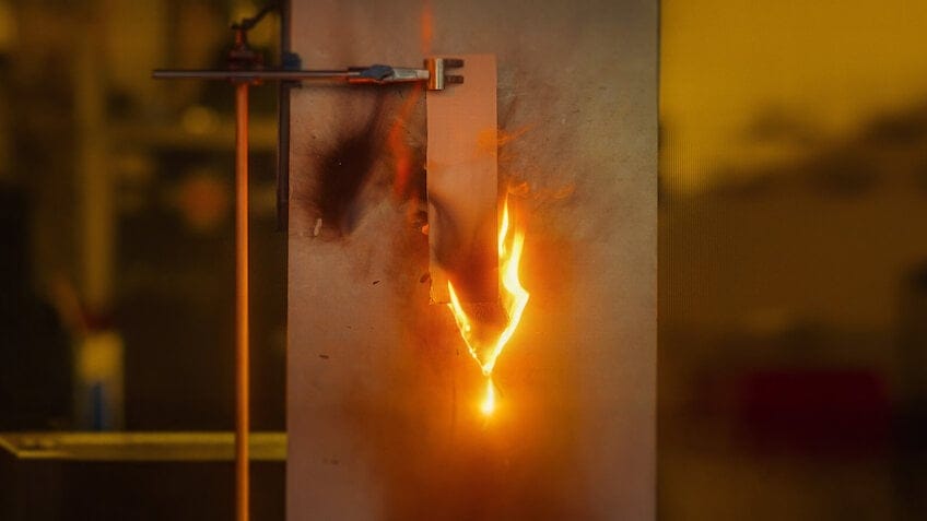 グレンフェル・タワーの悲劇: 焼失した高層住宅とくすぶる火種 - Netflix