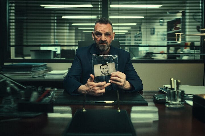 《不翼而飞：世纪大劫案》— Netflix
