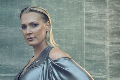 Magnus Ragnvid, Sarah Sjöström, 2025 Portrait of Honour, Swedish National Portrait Gallery (the image is cropped).